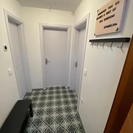 Modern 2 Bedroom In The Heart Of Apartament *