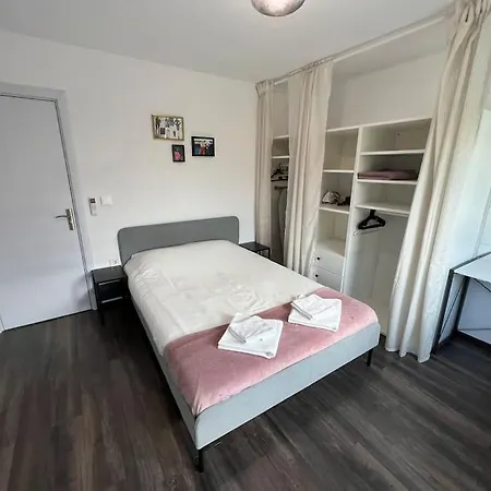 Modern 2 Bedroom In The Heart Of Appartamento